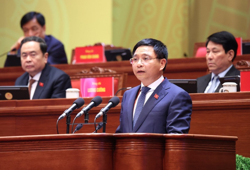 Đồng chí Nguyễn Văn Thắng, Ủy viên Trung ương Đảng, Bí thư Đảng ủy, Bộ trưởng Bộ Tài chính, trình bày tham luận “Hoàn thiện thể chế, pháp luật về huy động, sử dụng nguồn lực tài chính đáp ứng yêu cầu phát triển đất nước nhanh và bền vững”. (Ảnh: TTXVN)