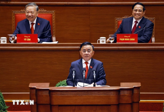 Đồng chí Trần Cẩm Tú, Ủy viên Bộ Chính trị, Thường trực Ban Bí thư trình bày Báo cáo tiếp thu, giải trình của Đoàn Chủ tịch về ký kiến thảo luận của các đại biểu đối với dự thảo các văn kiện và Báo cáo kiểm điểm sự lãnh đạo, chỉ đạo của BCH Trung ương khóa XIII trình Đại hội XIV của Đảng. (Ảnh: TTXVN) Đồng chí Trần Cẩm Tú, Ủy viên Bộ Chính trị, Thường trực Ban Bí thư trình bày Báo cáo tiếp thu, giải trình của Đoàn Chủ tịch về ký kiến thảo luận của các đại biểu đối với dự thảo các văn kiện và Báo cáo kiểm điểm sự lãnh đạo, chỉ đạo của BCH Trung ương khóa XIII trình Đại hội XIV của Đảng. (Ảnh: TTXVN)