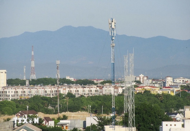   Hệ thống hạ tầng viễn thông phục vụ hoạt động di động và Internet tại khu vực phường Đông Hải (Khánh Hòa). (Ảnh: TTXVN)
