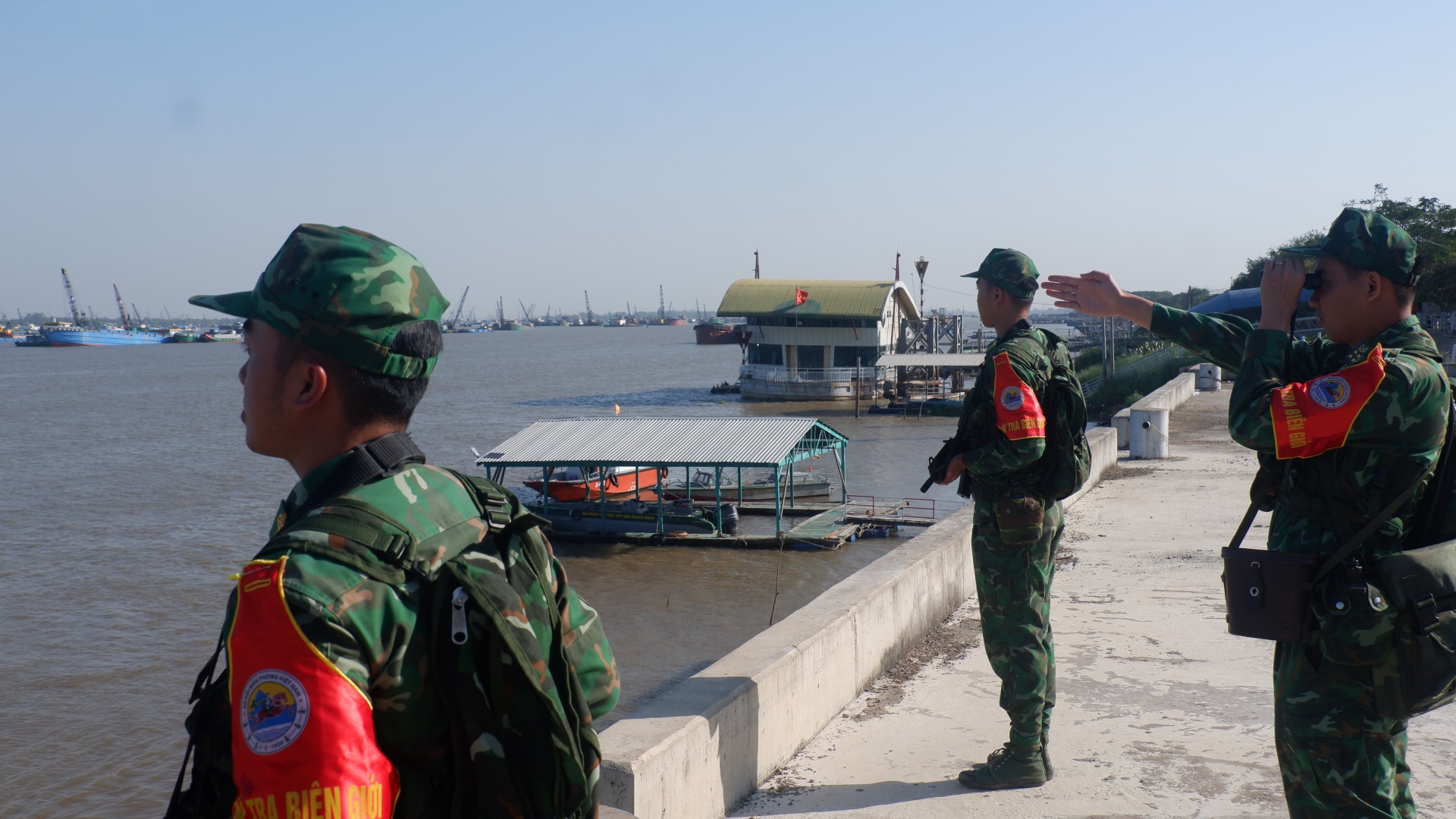 Siết chặt phòng, chống buôn lậu, giữ bình yên tuyến biên giới An Giang dịp Tết