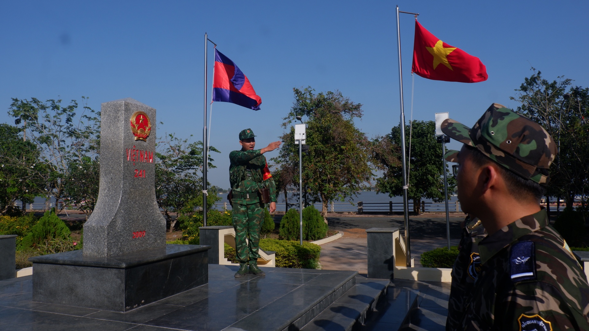 Siết chặt phòng, chống buôn lậu, giữ bình yên tuyến biên giới An Giang dịp Tết
