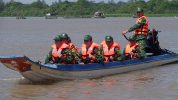 Siết chặt phòng, chống buôn lậu, giữ bình yên tuyến biên giới An Giang dịp Tết
