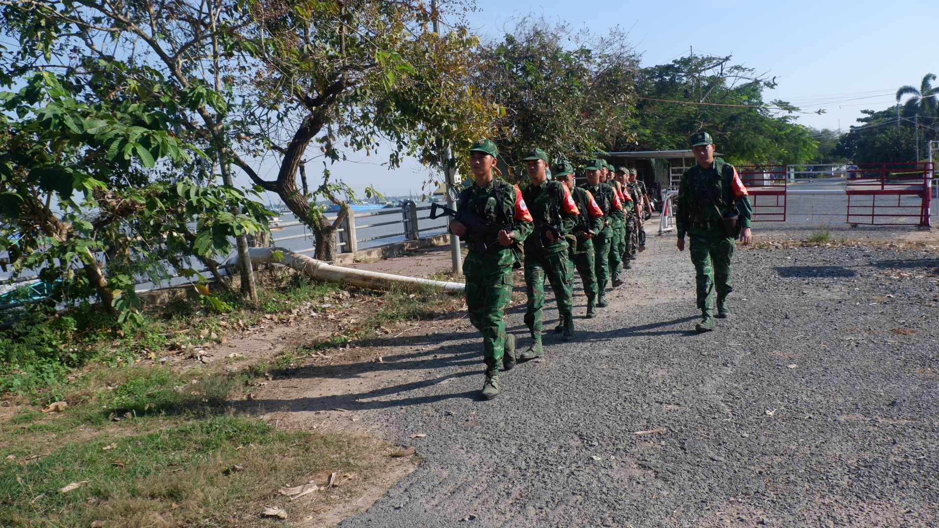 Siết chặt phòng, chống buôn lậu, giữ bình yên tuyến biên giới An Giang dịp Tết