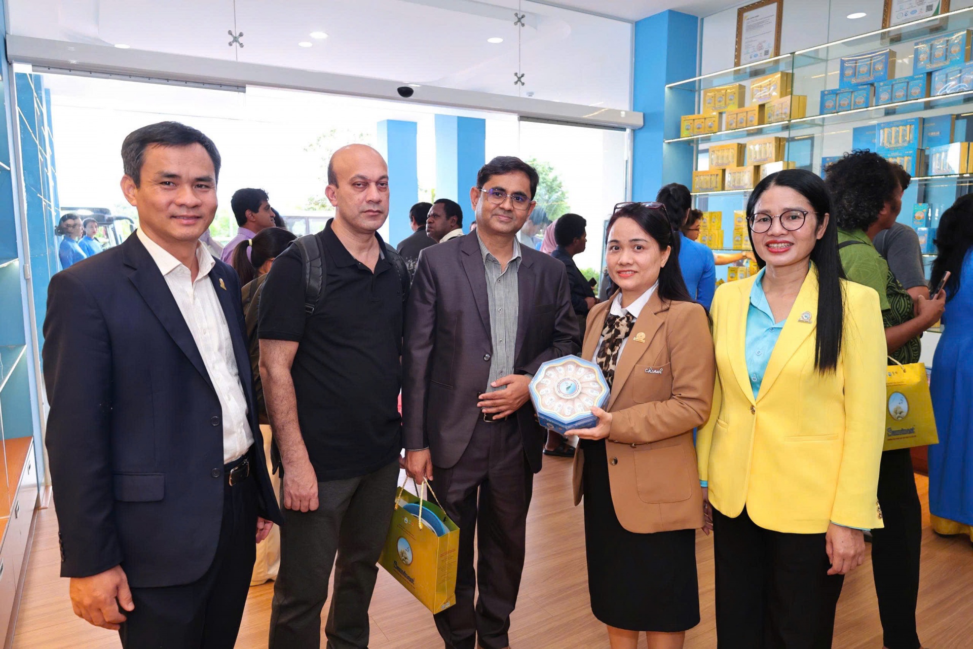 Đoàn công tác trong nước và quốc tế tham quan Nhà máy Chế biến Nguyên liệu Yến sào Sanvinest Khánh Hòa