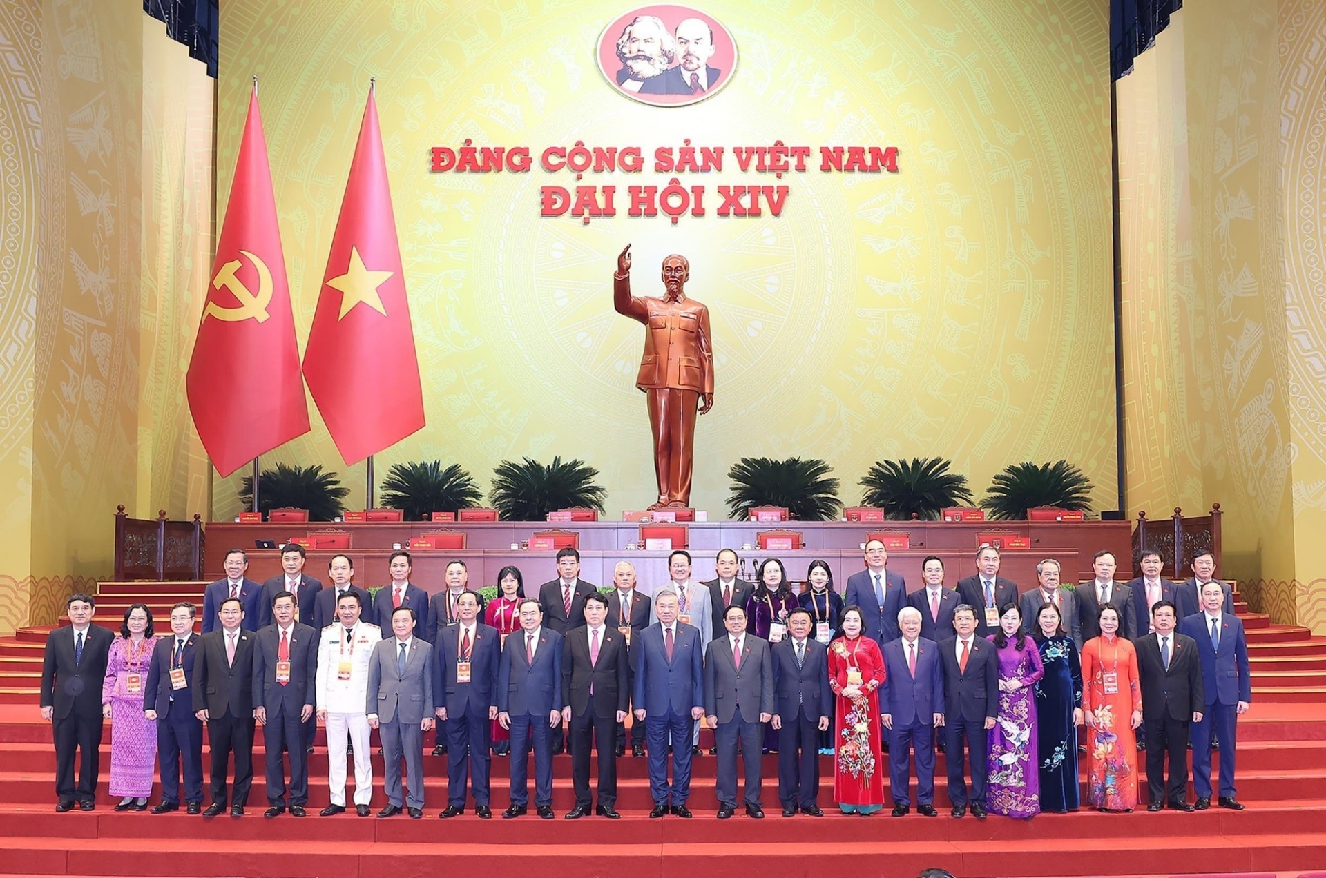 Lãnh đạo Đảng, Nhà nước chụp ảnh lưu niệm với Đoàn đại biểu Đảng bộ Quốc hội dự Đại hội XIV của Đảng Lãnh đạo Đảng, Nhà nước chụp ảnh lưu niệm với Đoàn đại biểu Đảng bộ Quốc hội dự Đại hội XIV của Đảng