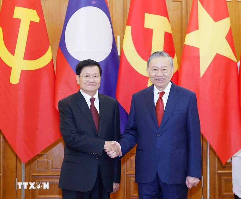 Tổng Bí thư Tô Lâm hội đàm với Tổng Bí thư, Chủ tịch nước Lào Thongloun Sisoulith. (Ảnh: TTXVN)