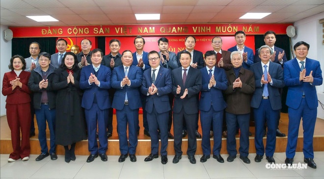 Các đại biểu chụp ảnh lưu niệm. (Nguồn: congluan.vn) Các đại biểu chụp ảnh lưu niệm. (Nguồn: congluan.vn)