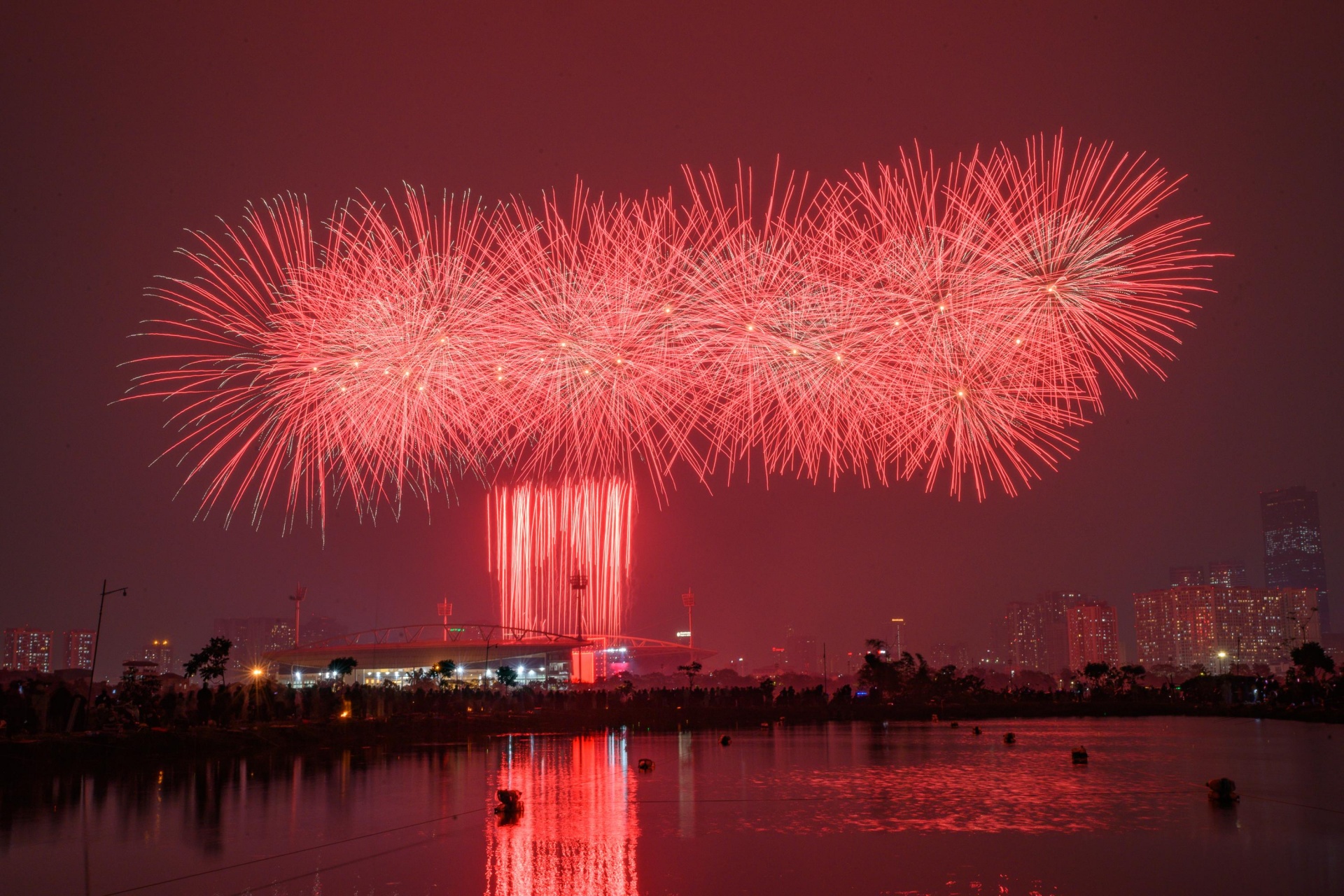 Giải mã sức hút đêm hội mừng Đại hội Đảng: Dấu ấn đậm nét của những "phù thủy" ánh sáng