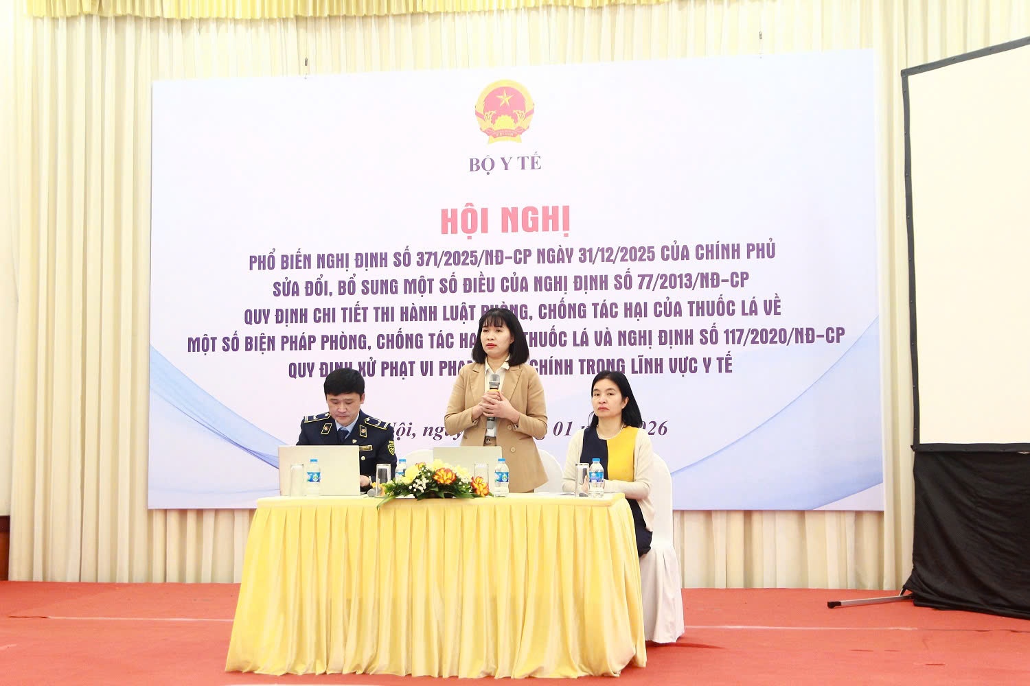 Bà Đinh Thị Thu Thủy, Phó Vụ trưởng Vụ Pháp chế, Bộ Y tế phát biểu tại hội nghị - Ảnh: VGP Bà Đinh Thị Thu Thủy, Phó Vụ trưởng Vụ Pháp chế, Bộ Y tế phát biểu tại hội nghị - Ảnh: VGP