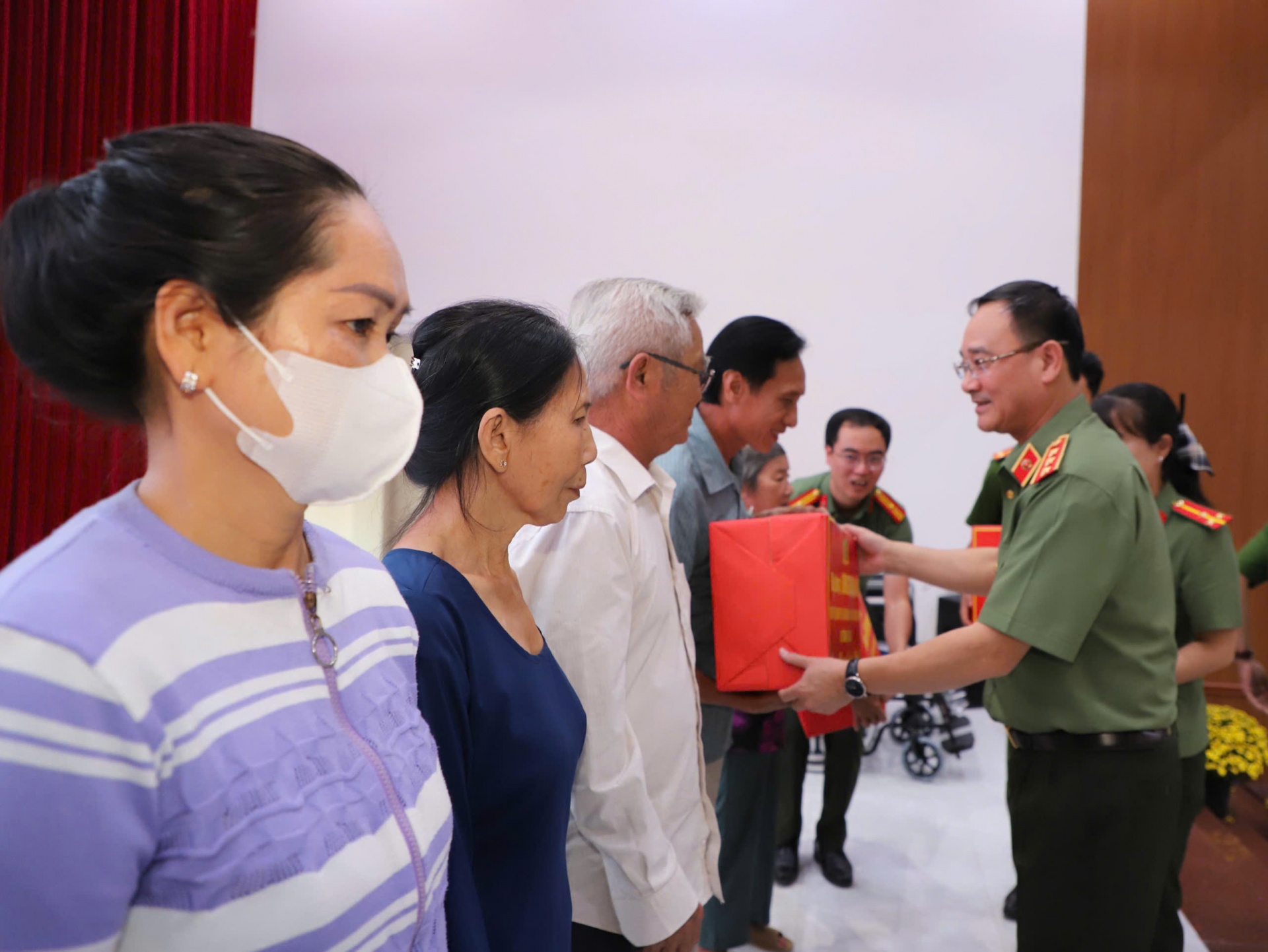 Bộ Công an chung tay chăm lo an sinh xã hội dịp Tết tại Cần Thơ