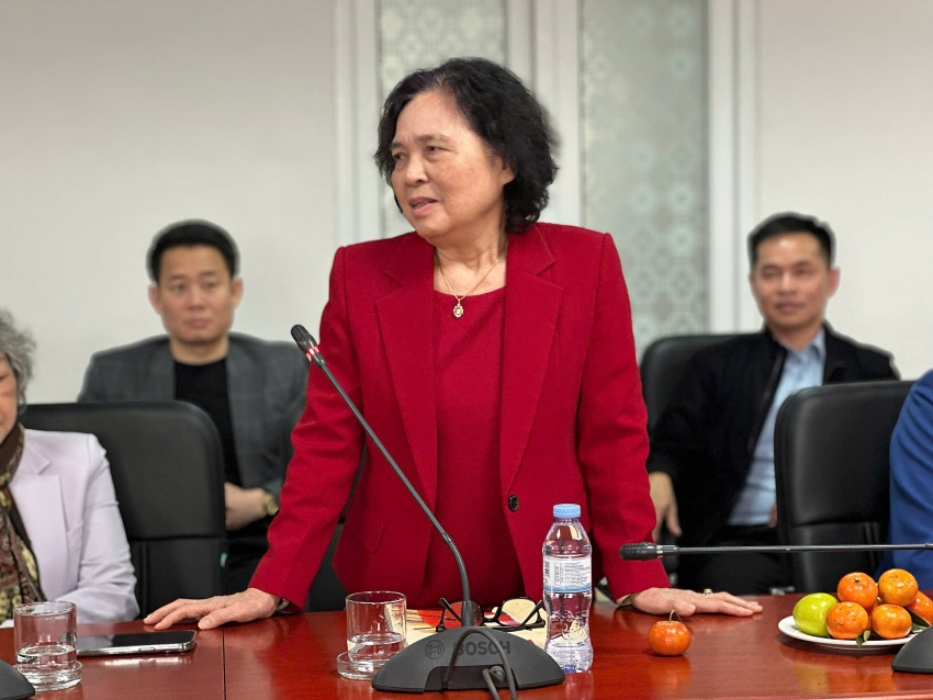 Viện trưởng, PGS.TS Mai Thị Hương báo cáo