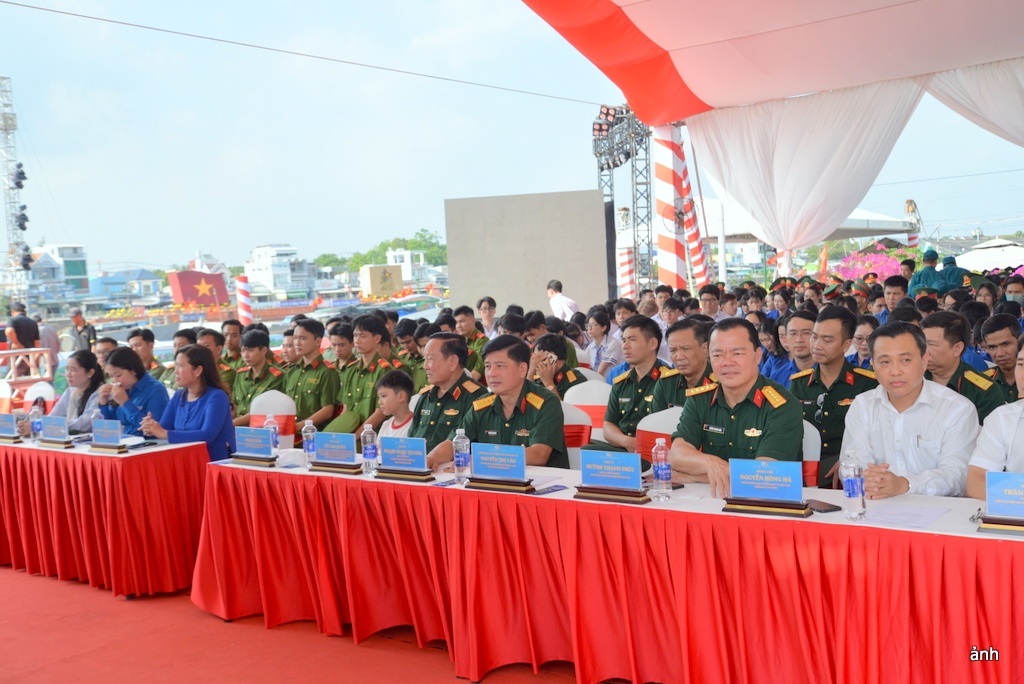 Tuổi trẻ Cần Thơ gặp gỡ Anh hùng Lực lượng vũ trang nhân dân tại Tết Quân Dân 2026