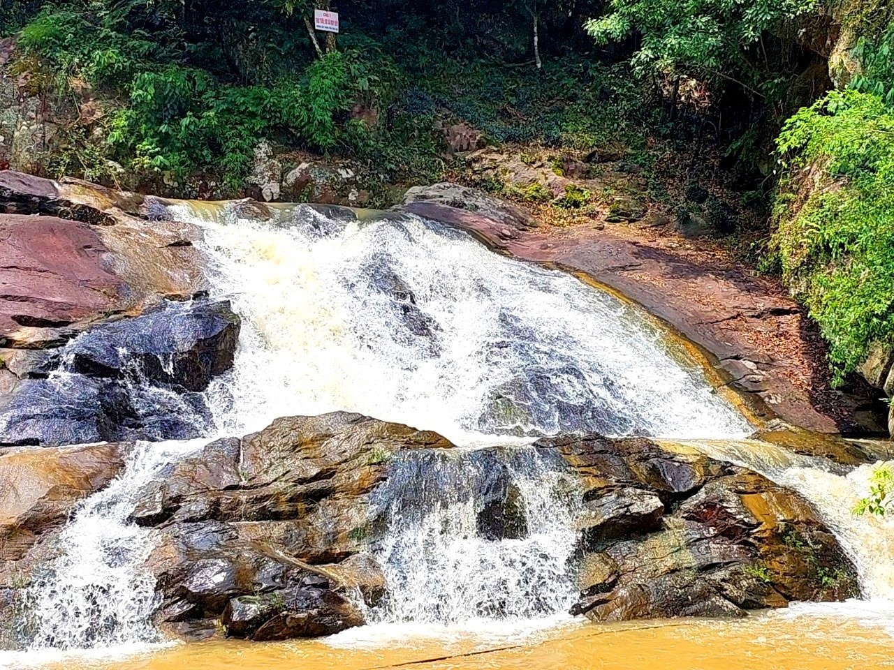 Suối Mỡ (Bắc Ninh) - vẻ đẹp kỳ thú giữa vùng Đông Bắc