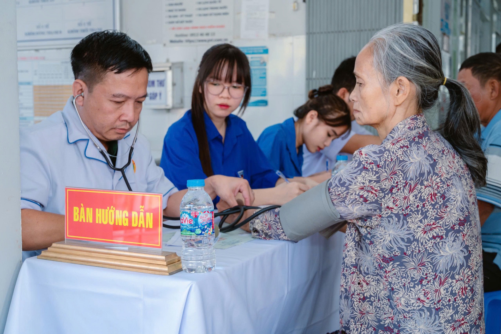 Bệnh viện Quân y 120 khám bệnh, cấp thuốc miễn phí cho người dân An Giang Bệnh viện Quân y 120 khám bệnh, cấp thuốc miễn phí cho người dân An Giang