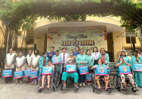 Chương trình “Xuân yêu thương - mang âm nhạc đến bệnh viện”