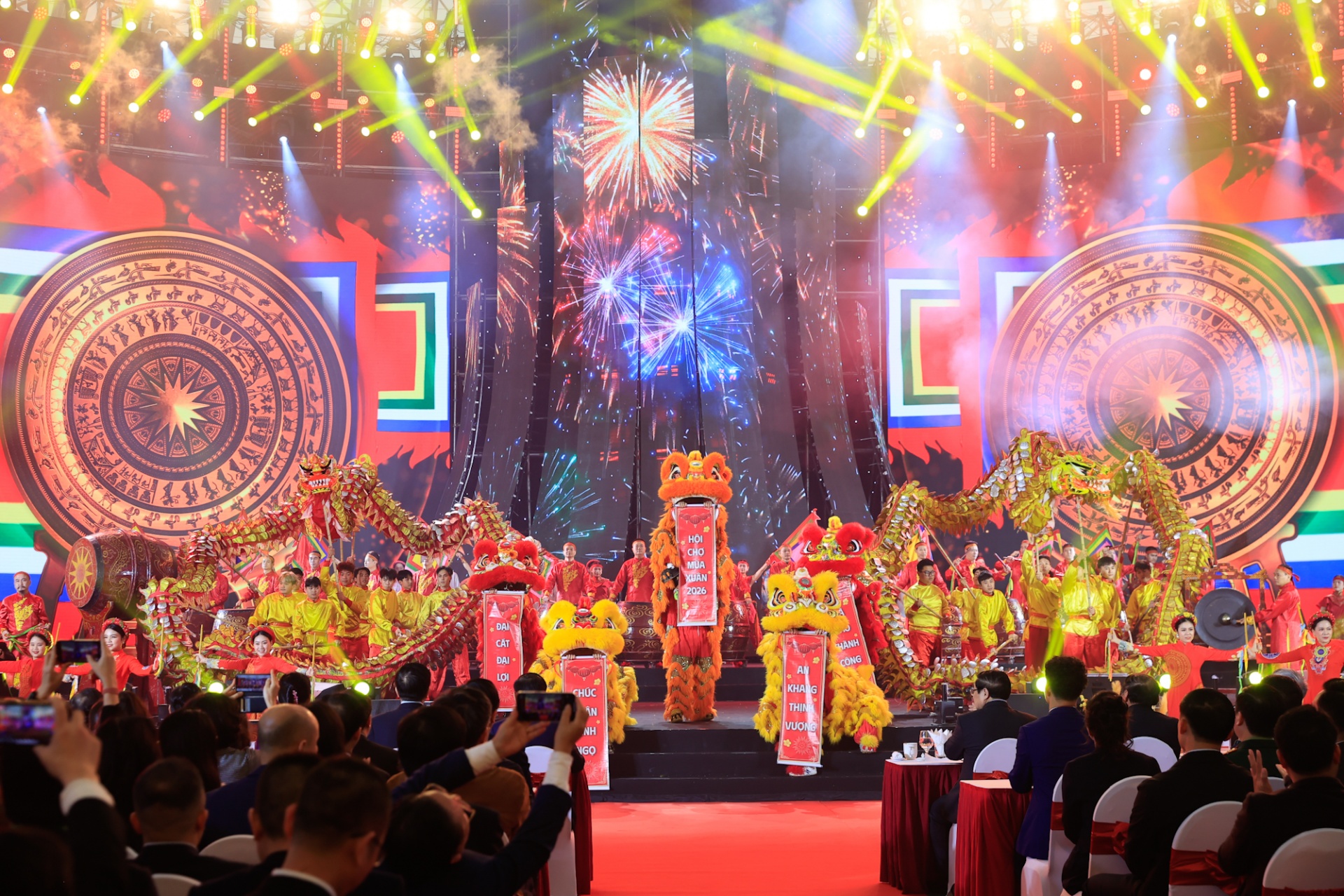   Chương trình văn nghệ chào mừng lễ khai mạc - Ảnh: VGP