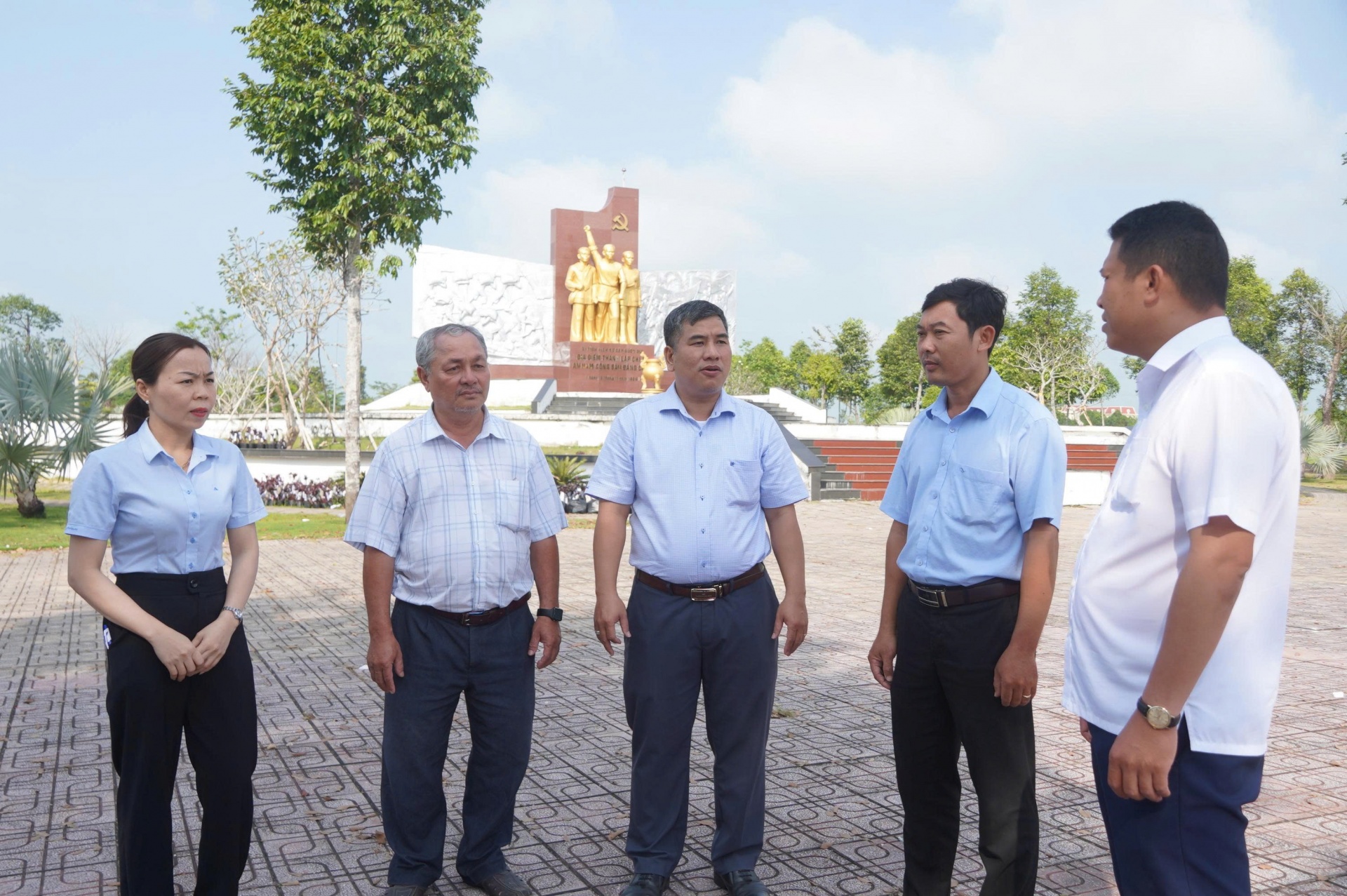 Từ “địa chỉ đỏ”, vun bồi lý tưởng cho thế hệ trẻ Cờ Đỏ Từ “địa chỉ đỏ”, vun bồi lý tưởng cho thế hệ trẻ Cờ Đỏ