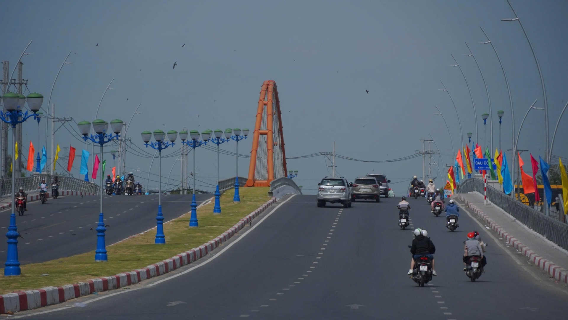 Từ “địa chỉ đỏ”, vun bồi lý tưởng cho thế hệ trẻ Cờ Đỏ Từ “địa chỉ đỏ”, vun bồi lý tưởng cho thế hệ trẻ Cờ Đỏ