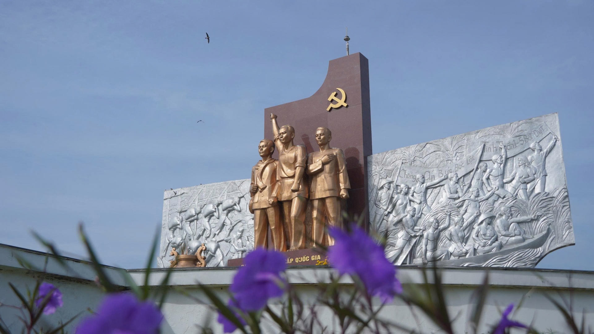 Từ “địa chỉ đỏ”, vun bồi lý tưởng cho thế hệ trẻ Cờ Đỏ