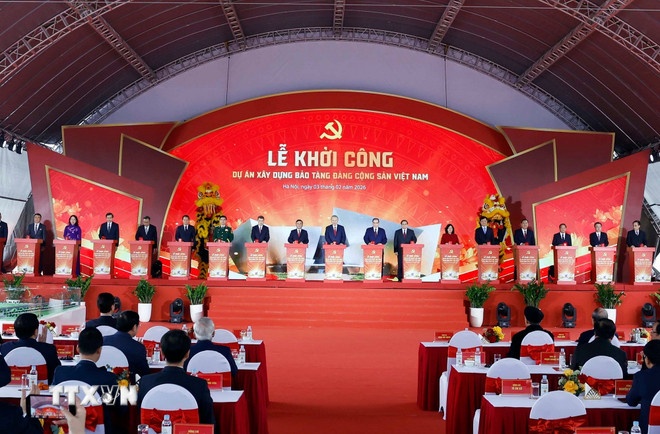  Tổng Bí thư Tô Lâm, Thủ tướng Phạm Minh Chính và các lãnh đạo, nguyên lãnh đạo Đảng, Nhà nước thực hiện nghi thức khởi công dự án xây dựng Bảo tàng Đảng Cộng sản Việt Nam. (Ảnh: TTXVN)