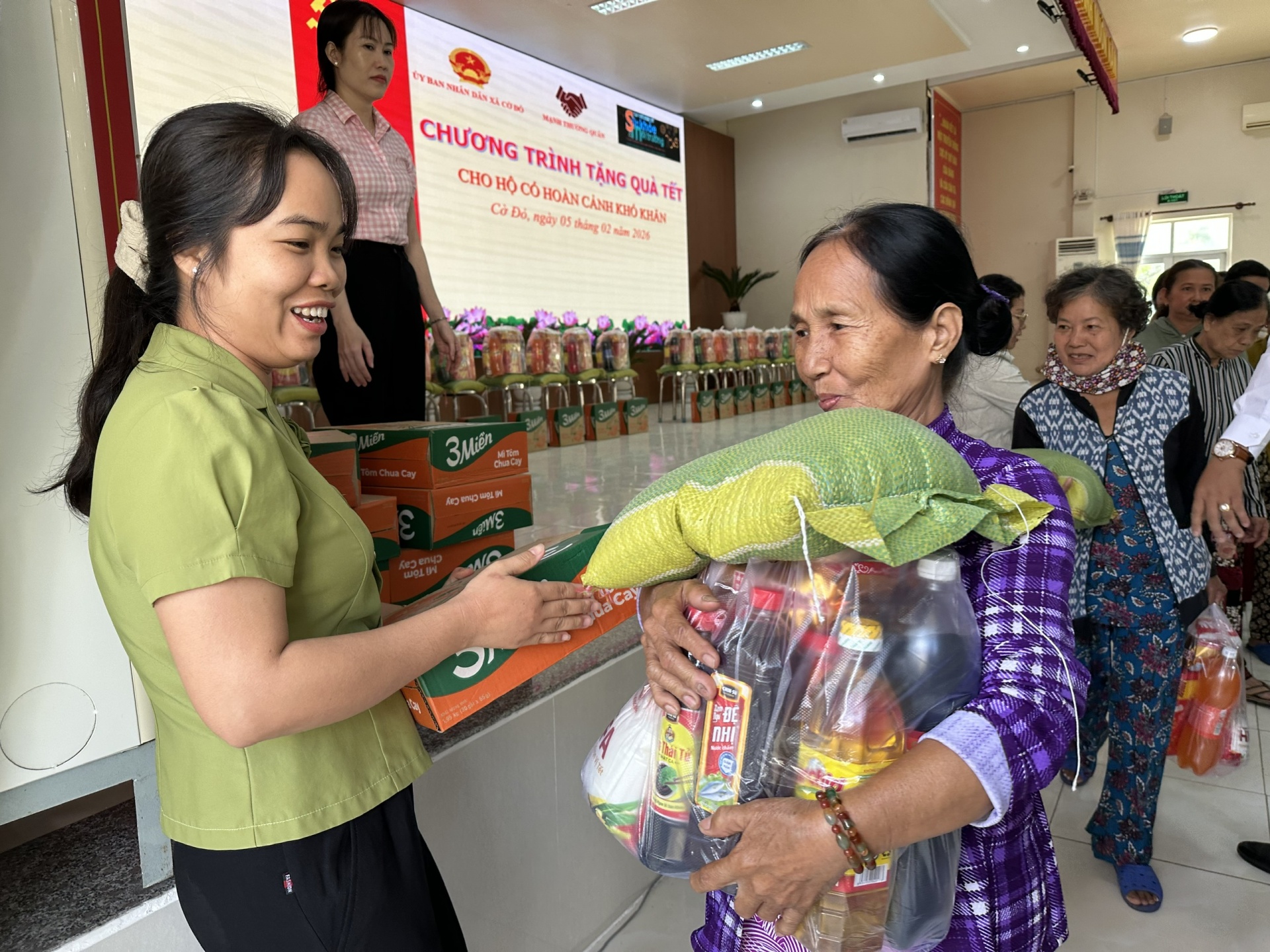 Trao quà Tết tại xã Cờ Đỏ, lan tỏa an sinh để mùa Xuân không ai bị bỏ lại phía sau