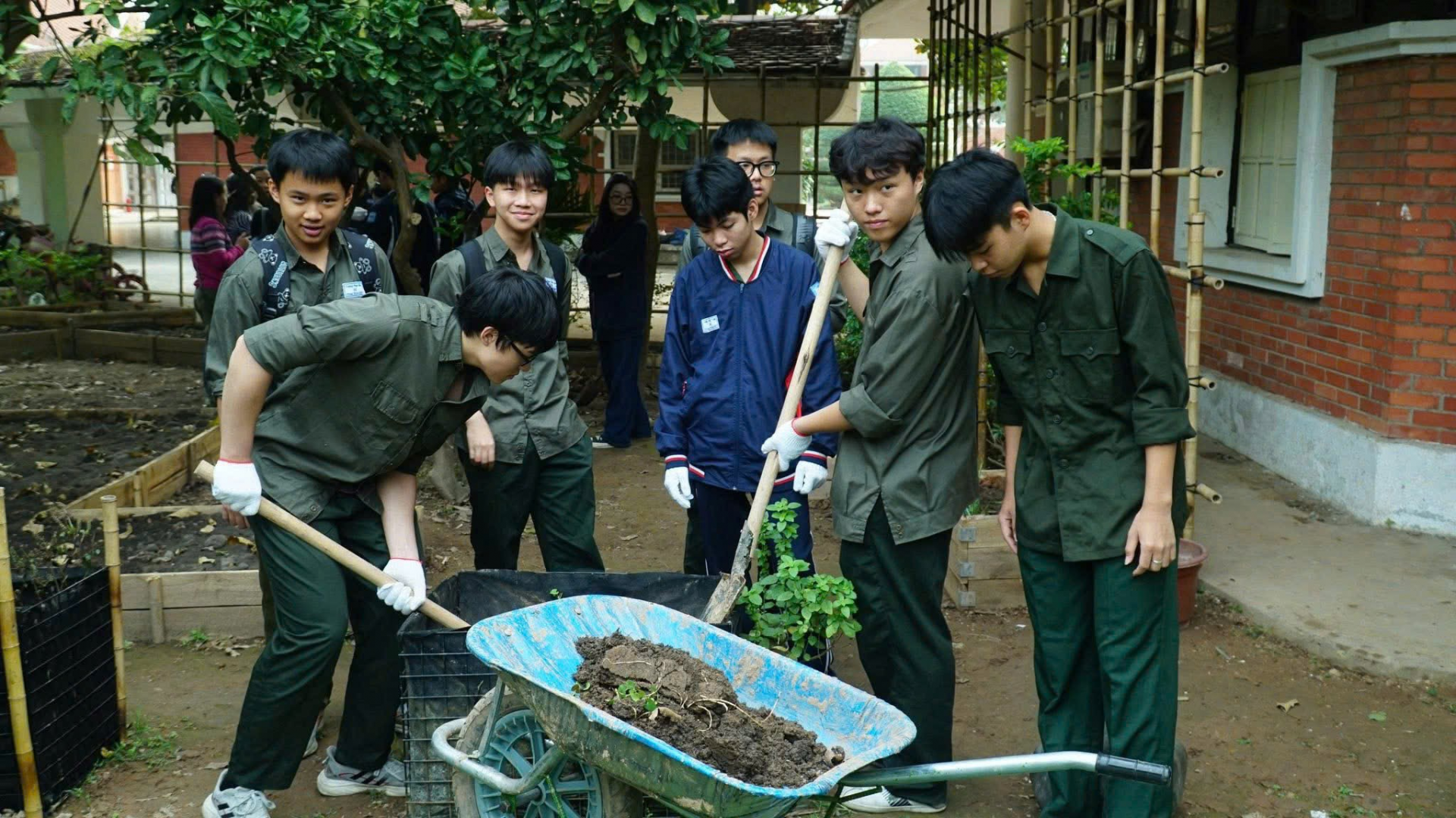 Chuỗi sự kiện “Vườn trường sinh thái - Không gian kết nối và giáo dục tích hợp liên môn”: Thúc đẩy giáo dục bền vững từ trải nghiệm thực tiễn