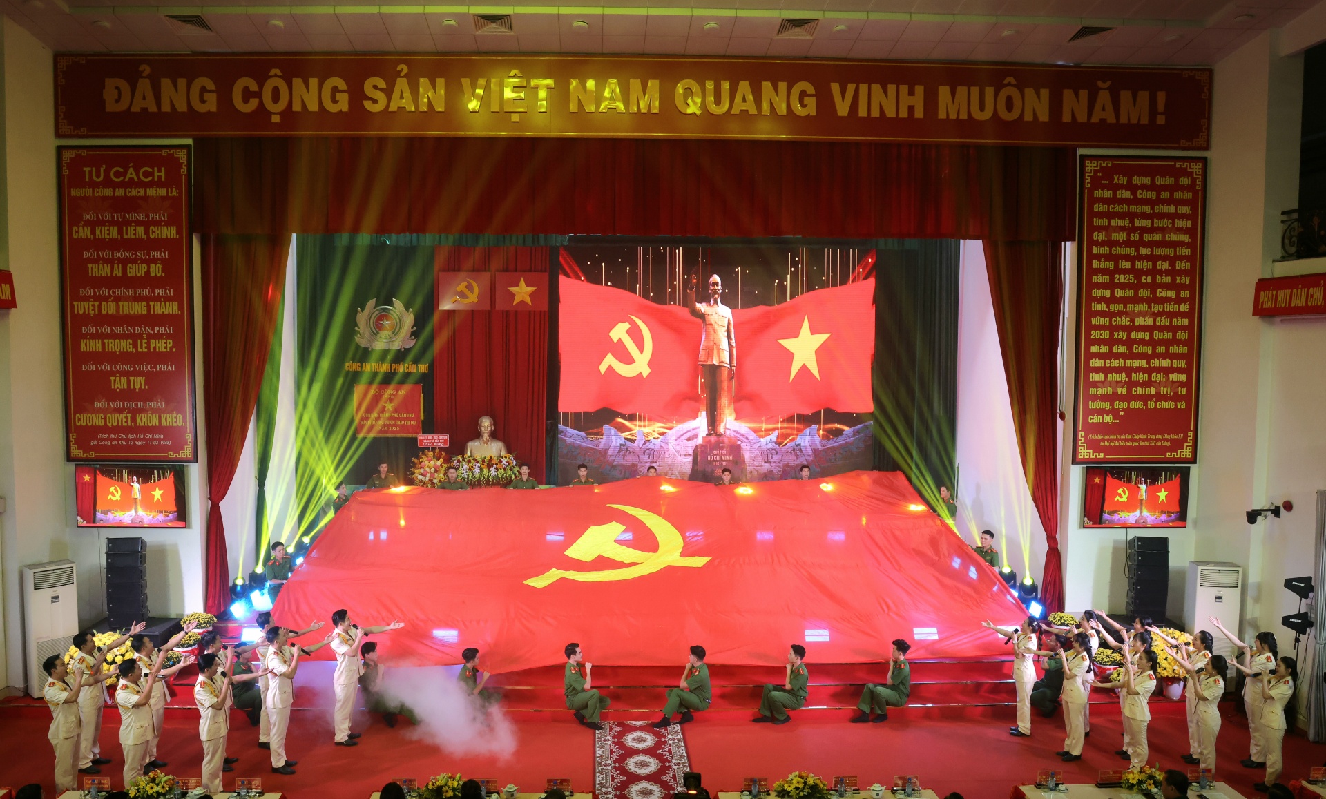 Công an Cần Thơ vận động xây dựng 1.000 căn nhà cho người dân khó khăn