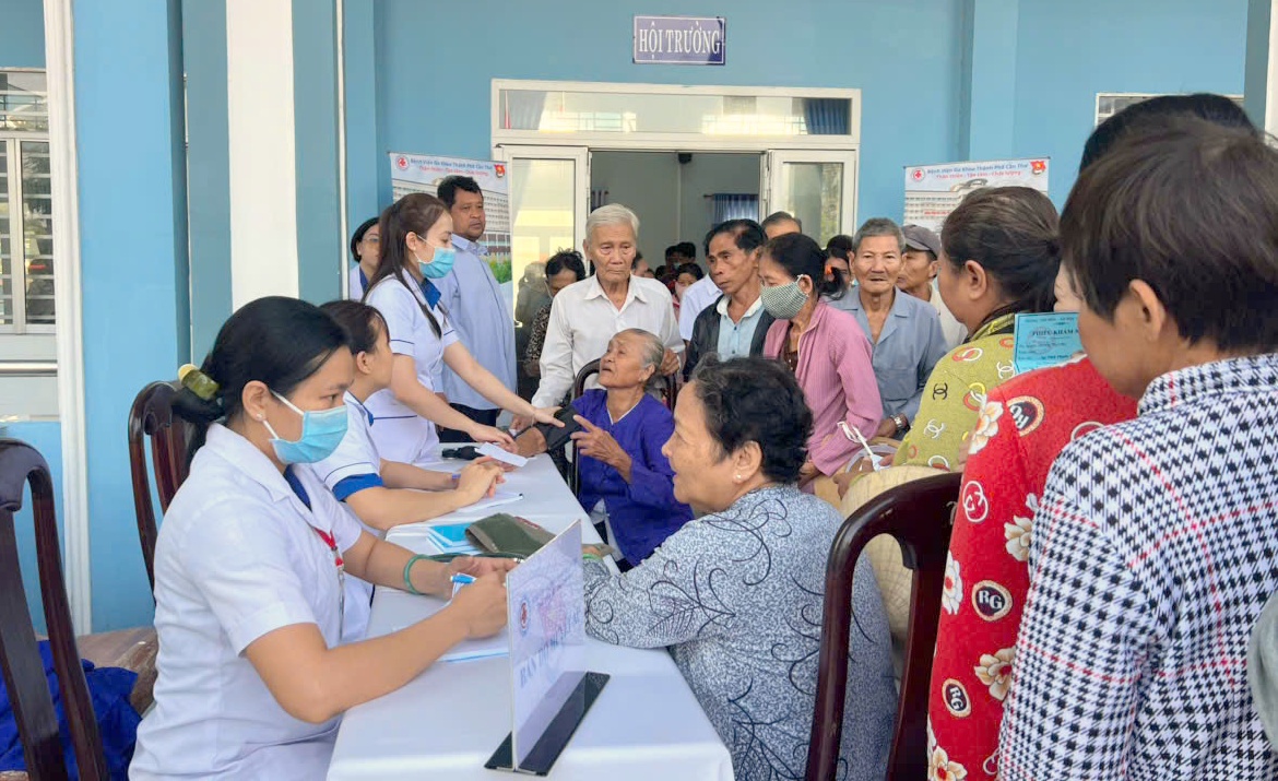 Chăm lo sức khỏe cộng đồng vì môi trường sống an toàn, bền vững