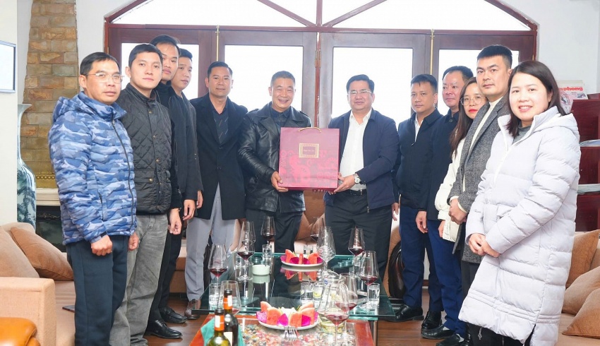 Lào Cai: Chủ tịch UBND phường Sa Pa thăm, chúc Tết các doanh nghiệp, cơ quan có đóng góp quan trọng cho sự phát triển của địa phương