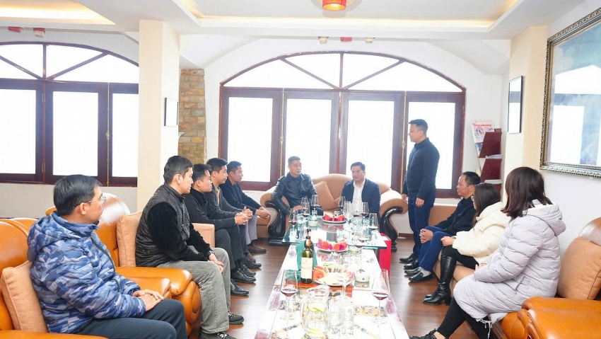 Lào Cai: Chủ tịch UBND phường Sa Pa thăm, chúc Tết các doanh nghiệp, cơ quan có đóng góp quan trọng cho sự phát triển của địa phương