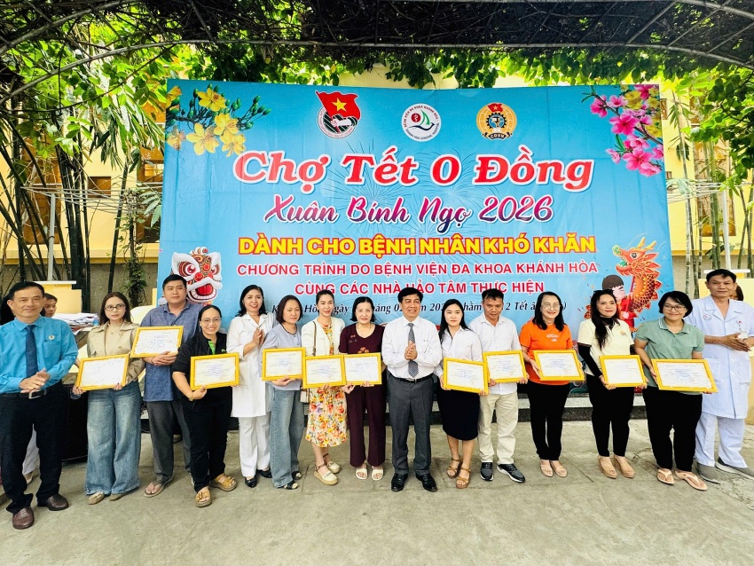 “Chợ Tết 0 đồng” hỗ trợ 400 bệnh nhân nghèo