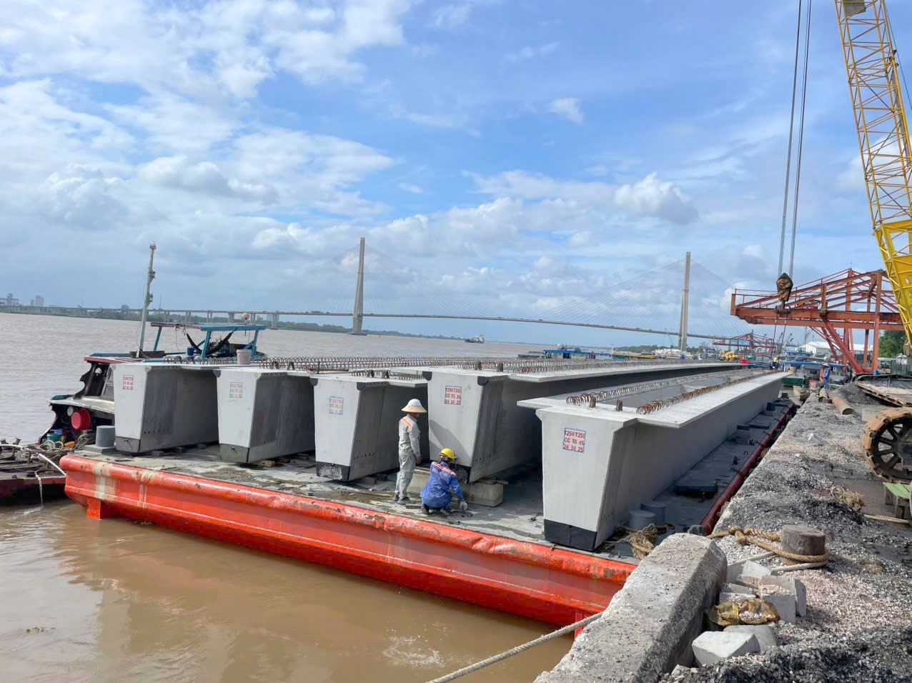 Lặng thầm dựng nhịp cầu tương lai cho Đồng bằng sông Cửu Long