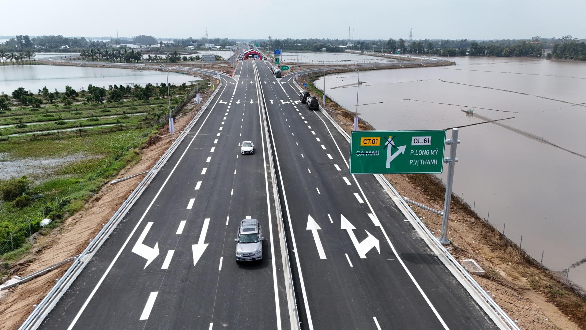 Lặng thầm dựng nhịp cầu tương lai cho Đồng bằng sông Cửu Long