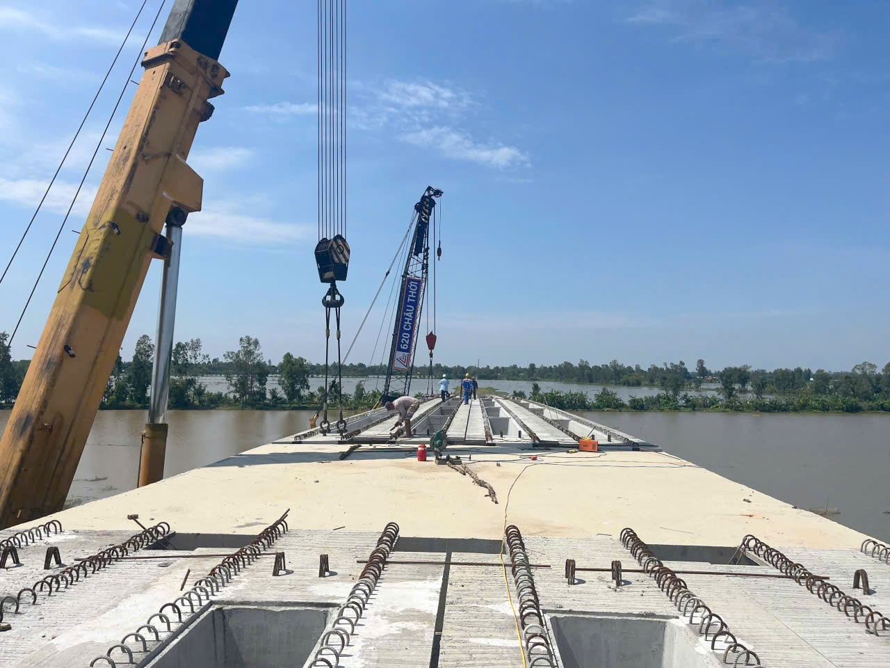 Lặng thầm dựng nhịp cầu tương lai cho Đồng bằng sông Cửu Long