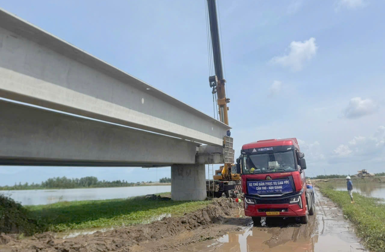 Lặng thầm dựng nhịp cầu tương lai cho Đồng bằng sông Cửu Long