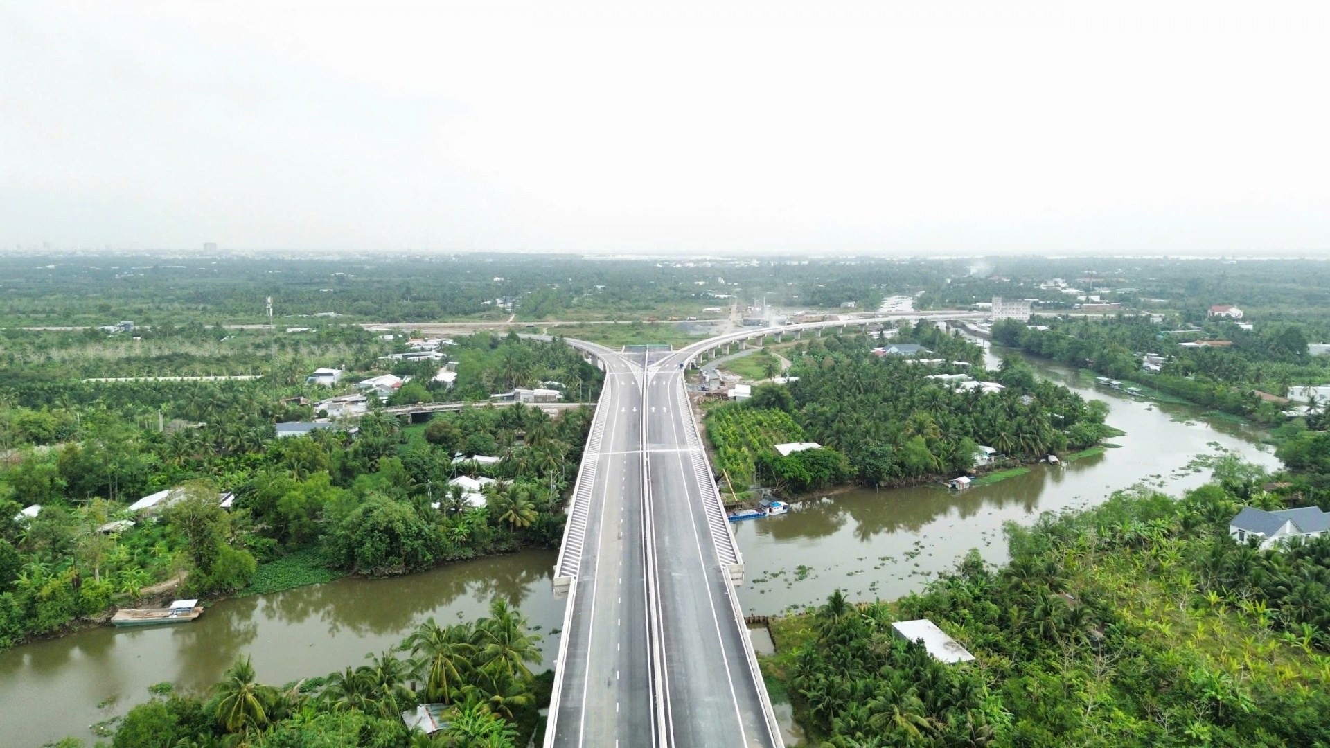 Lặng thầm dựng nhịp cầu tương lai cho Đồng bằng sông Cửu Long