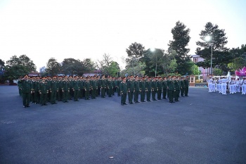 Cán bộ, chiến sĩ Quân khu 9 thành kính dâng hương tưởng niệm Bác Hồ và các Anh hùng Liệt sĩ