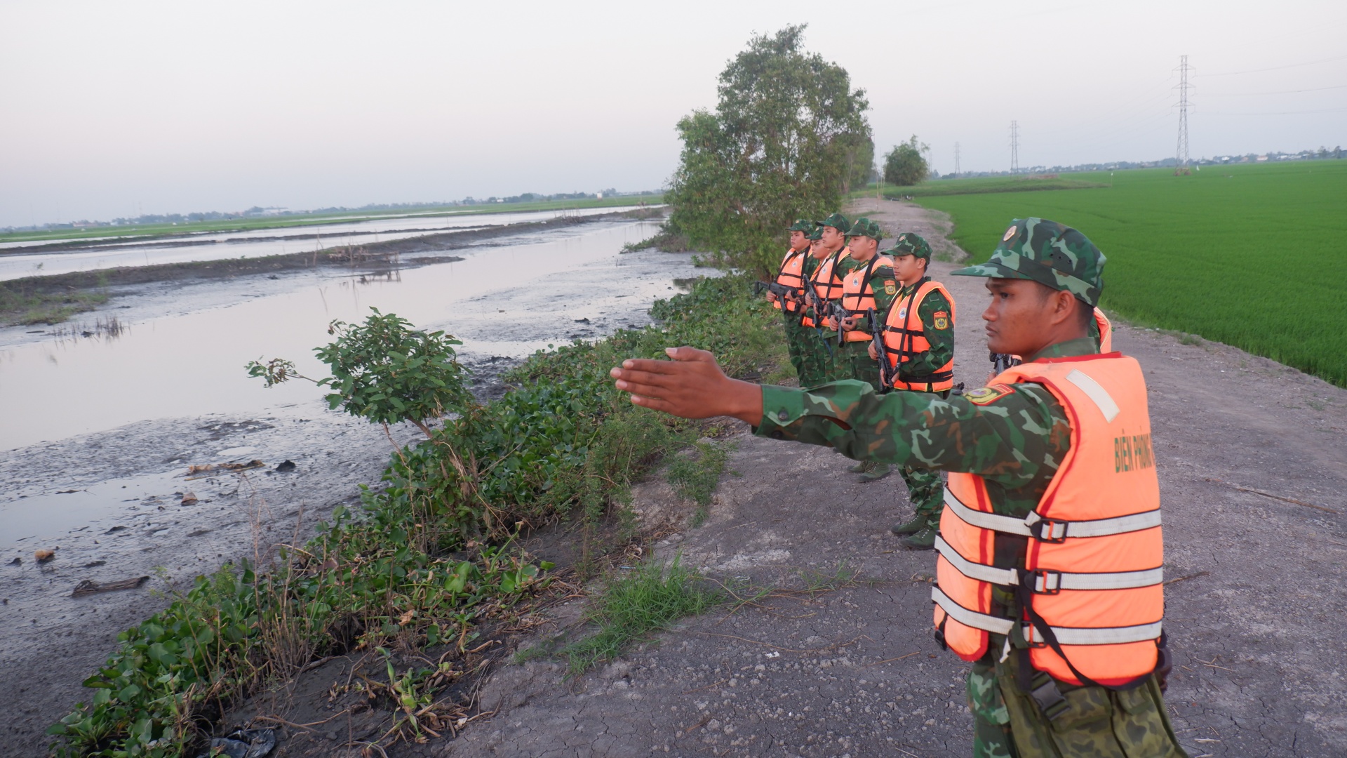 Xuân Biên phòng ấm tình quân dân Xuân Biên phòng ấm tình quân dân