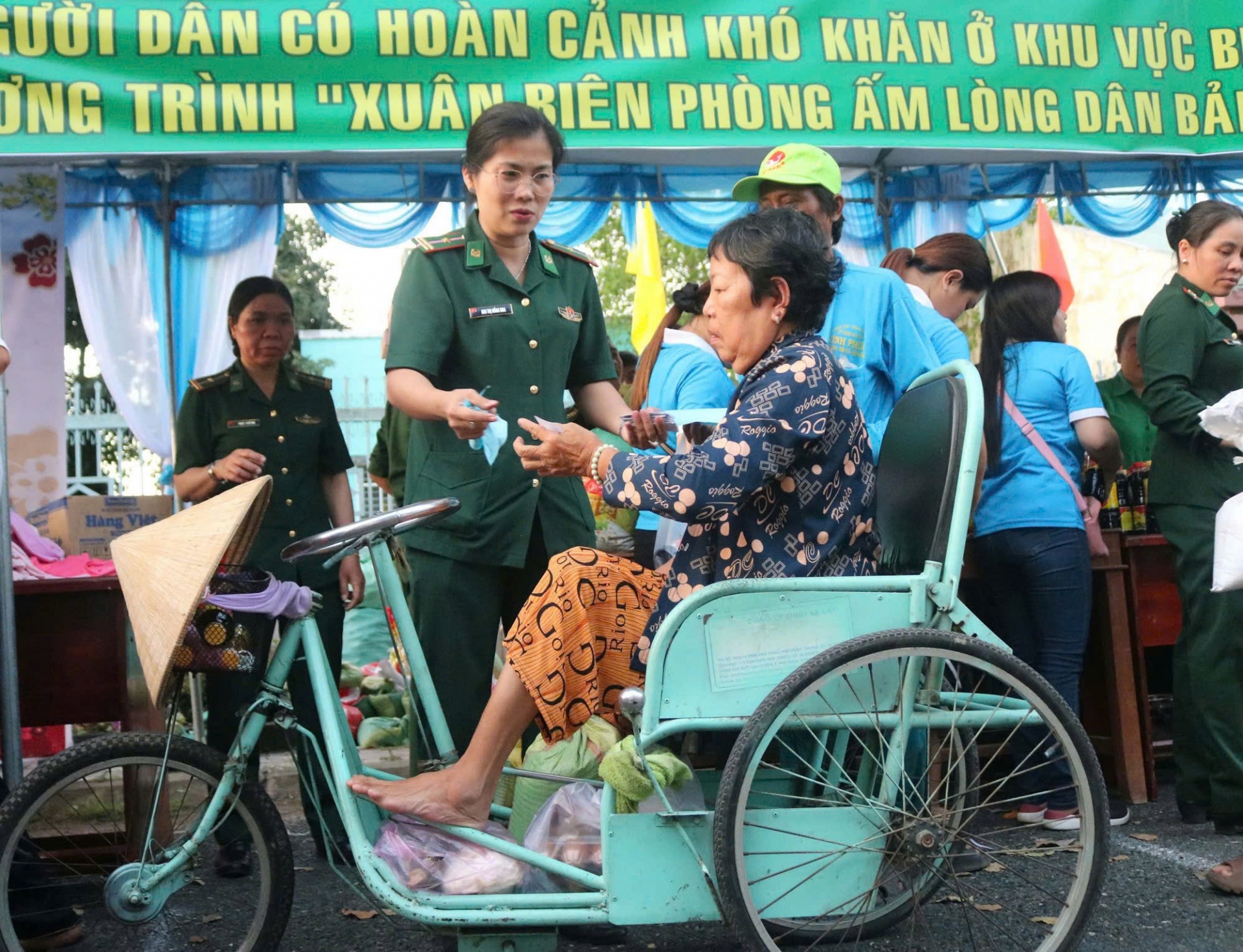 Xuân Biên phòng ấm tình quân dân Xuân Biên phòng ấm tình quân dân