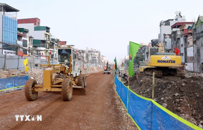 Không khí thi công khẩn trương trên dự án đường Vành đai 1, đoạn Hoàng Cầu-Voi Phục. (Ảnh: TTXVN) Không khí thi công khẩn trương trên dự án đường Vành đai 1, đoạn Hoàng Cầu-Voi Phục. (Ảnh: TTXVN)