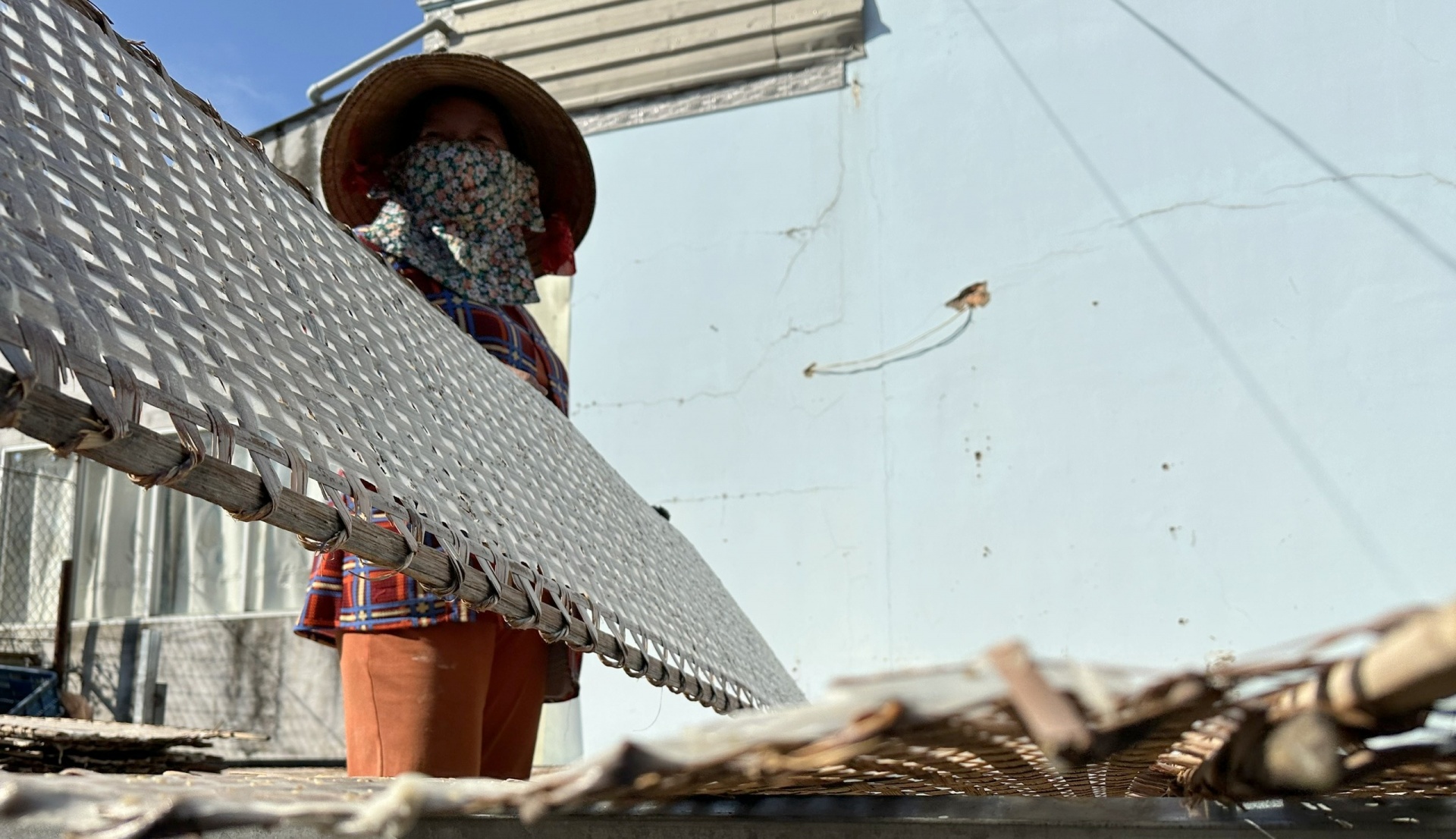 Giữ lửa làng nghề bánh tráng Thuận Hưng