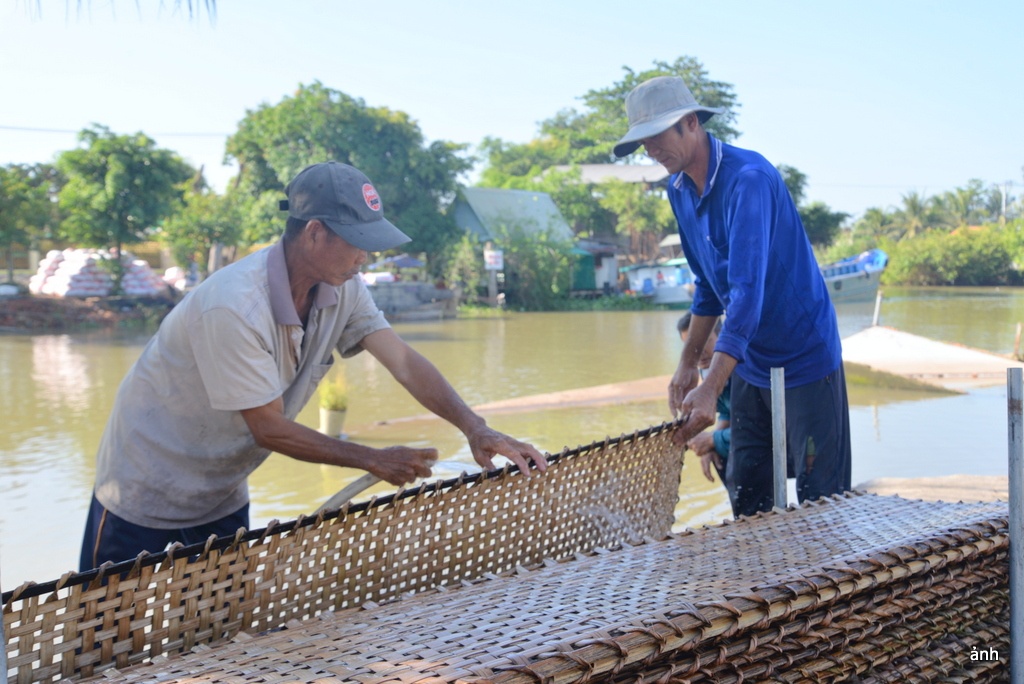 Giữ lửa làng nghề bánh tráng Thuận Hưng