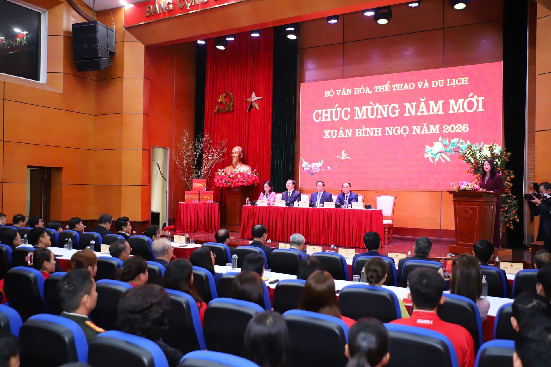 Thủ tướng Phạm Minh Chính thăm, chúc Tết Bộ VHTTDL, khơi dậy quyết tâm năm đầu thực hiện Nghị quyết XIV Thủ tướng Phạm Minh Chính thăm, chúc Tết Bộ VHTTDL, khơi dậy quyết tâm năm đầu thực hiện Nghị quyết XIV