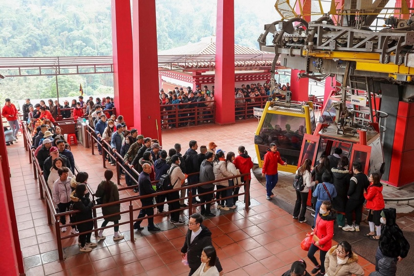 Du khách thập phương nô nức về Tây Thiên đầu Xuân Bính Ngọ 2026