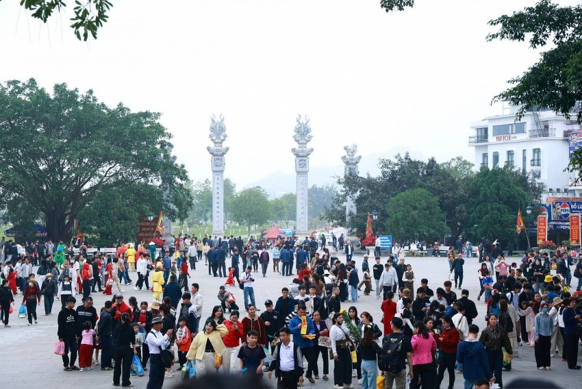 Du khách thập phương nô nức về Tây Thiên đầu Xuân Bính Ngọ 2026