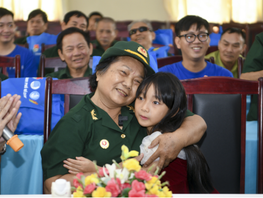 Nụ cười của các cựu chiến binh tại Trung tâm Điều dưỡng Thương binh và Người có công Long Đất ngày đoàn nhân viên Vinamilk ghé thăm (Ảnh: Minh Anh).