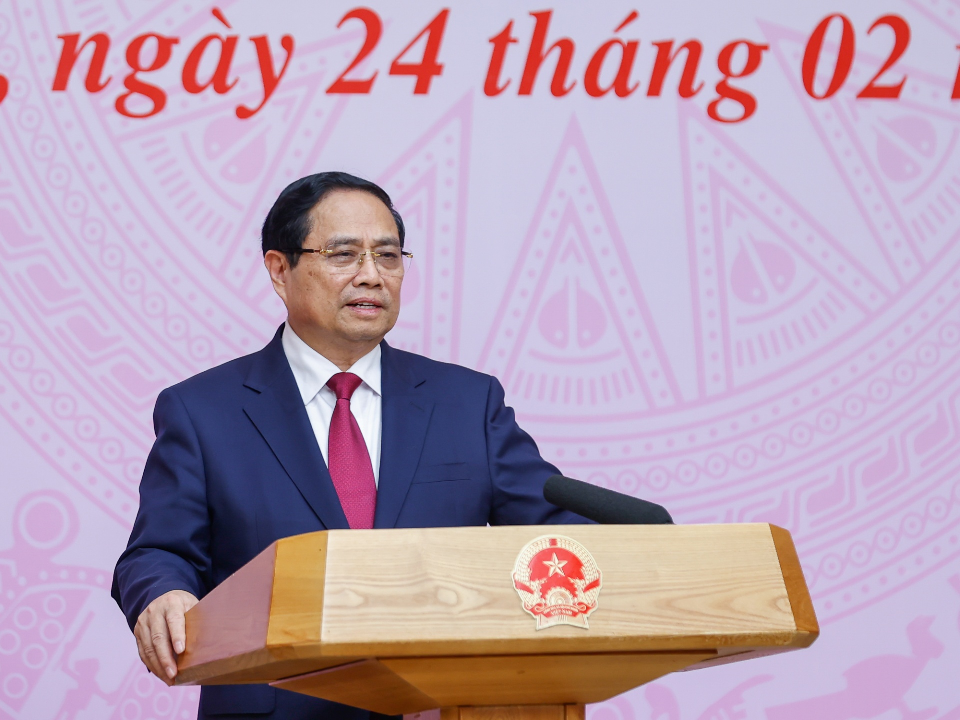 Cán bộ y tế "Giữ trọn y đức - Vững vàng y thuật - Nâng tầm y lý - Vượt qua nghịch cảnh - Tất cả vì dân"