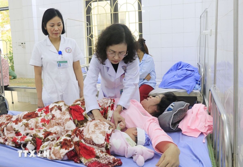 Nữ bác sỹ tận tâm với người bệnh