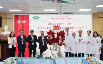 Phó Bí thư Thành ủy, Chủ tịch HĐND thành phố Lê Văn Hiệu thăm, chúc mừng Bệnh viện Mắt Hải Phòng