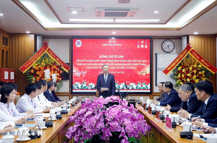 Thầy thuốc là điểm tựa của bệnh nhân, chăm sóc bệnh nhân bằng cả trí tuệ và tấm lòng